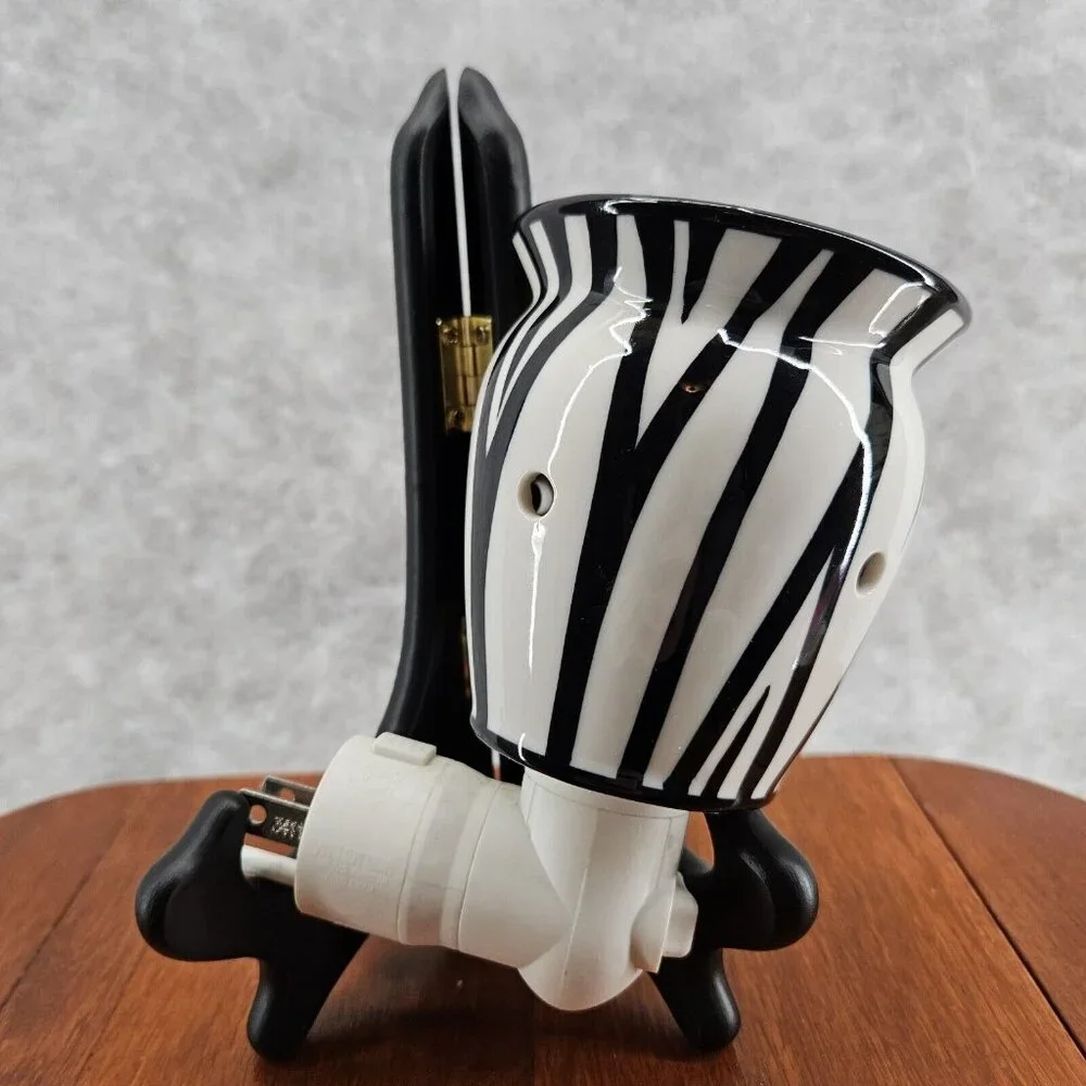 Scentsy Plug In Wax Warmer Night Light Zebra‎ Stripes Black White No Light Bulb